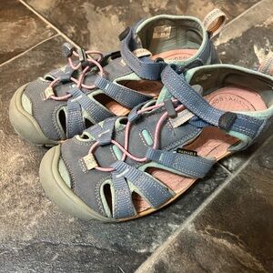 Keen Girls outdoor sandals, Size 4
